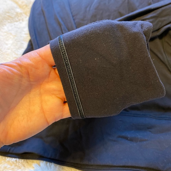 LULULEMON HALF ZIP PLEAT BACK PULLOVER - Picture 5 of 7